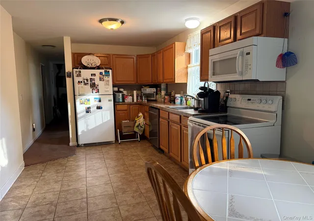 Photo 3 of Sale Pending at 18 Maple Dr, Bloomingburg, NY 12721 | MLS# 1008782 | Listing updated on 2026-09-21