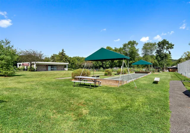 Homes for sale in Yorktown, NY | 51 Jefferson Oval, Yorktown, NY 10598 | Houzeo