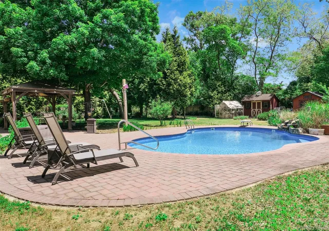 4th image of 25 Esplanade Dr, East Patchogue, NY 11772 | MLS# 1008856