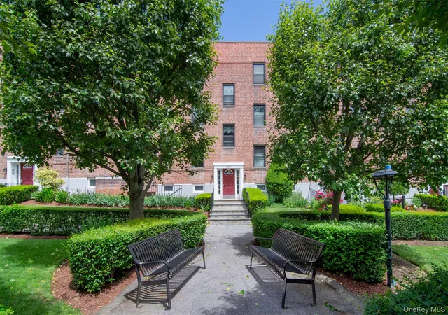 Homes for sale in Greenburgh, NY | 14 S Broadway #11-1A, Greenburgh, NY 10533 | MLS# 1008859