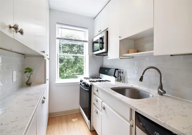 Homes for sale in Greenburgh, NY | 14 S Broadway #11-1A, Greenburgh, NY 10533 | MLS# 1008859