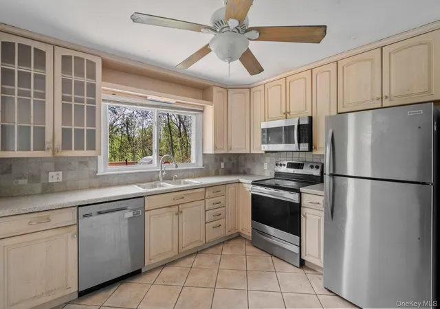 Homes for sale in Poughkeepsie (town), NY | 11 Caudie Dr, Poughkeepsie (town), NY 12603 | MLS# 1008862
