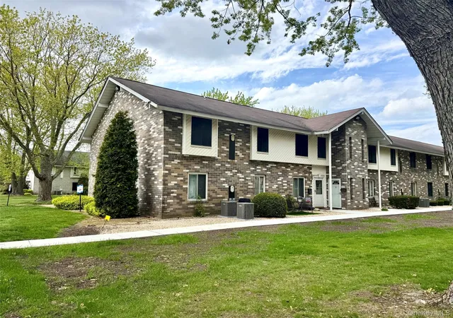 Condo for sale at 1 Aspen Ct #1A, Coram, NY 11727 | MLS# 1008877