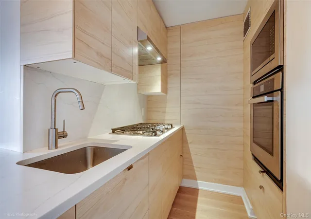 4th image of 52 39th Dr, New York, NY 11377