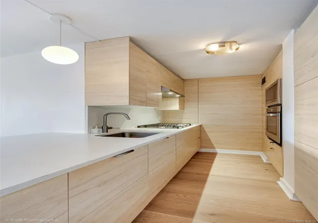 5th image of 52 39th Dr, New York, NY 11377