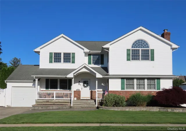 2nd image of 654 Alwick Ave, West Islip, NY 11795 | MLS# 1008884
