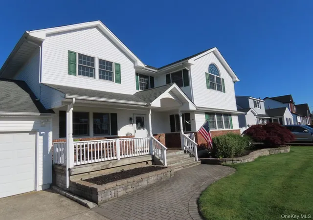 3rd image of 654 Alwick Ave, West Islip, NY 11795 | MLS# 1008884