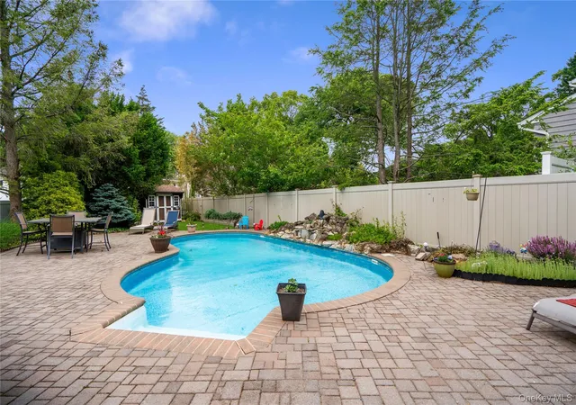 5th image of 11 Edison Dr, Huntington Station, NY 11746 | MLS# 1008902
