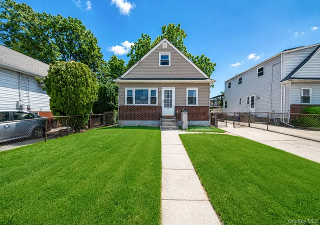 1st image of 124 Washington Ave, Valley Stream, NY 11580 | MLS# 1008934