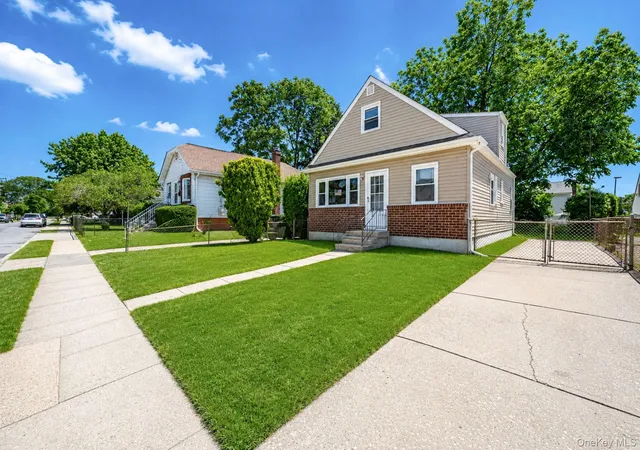 2nd image of 124 Washington Ave, Valley Stream, NY 11580 | MLS# 1008934