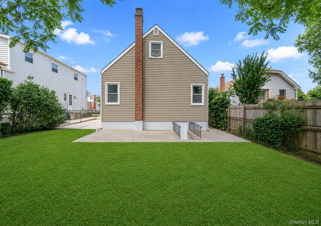 4th image of 124 Washington Ave, Valley Stream, NY 11580 | MLS# 1008934