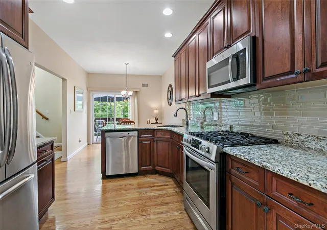 Listing Photo 5 - Condo for sale in building located at 20 Peter Turner Rd, Monroe, NY 10950