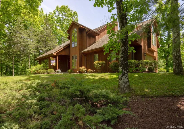 Homes for sale in Pleasant Valley, NY | 44 Eleanor Dr, Pleasant Valley, NY 12578 | MLS# 1008946