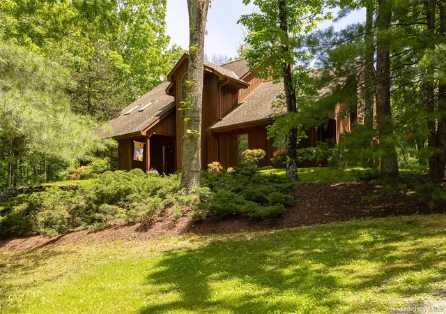 Homes for sale in Pleasant Valley, NY | 44 Eleanor Dr, Pleasant Valley, NY 12578 | MLS# 1008946