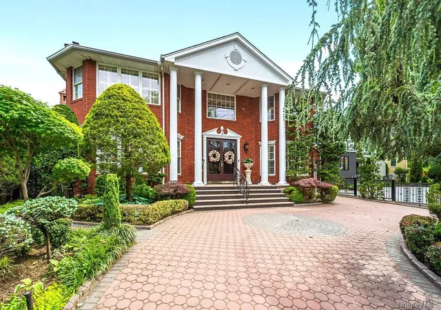 4th image of 4 Point Crescent, Whitestone, NY 11357 | MLS# 1008950
