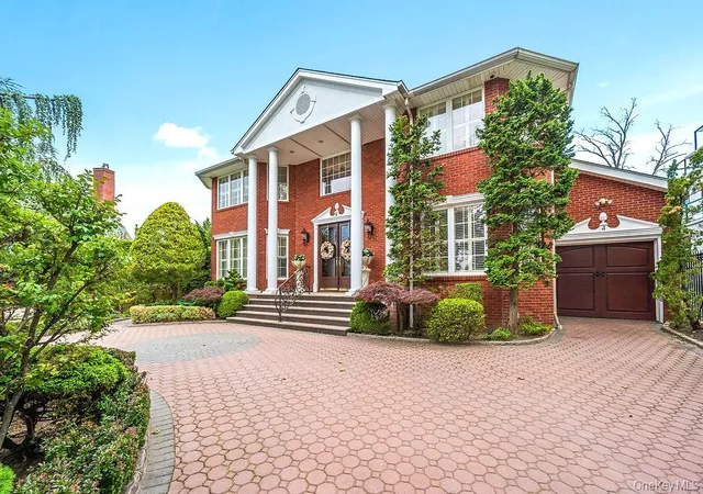 5th image of 4 Point Crescent, Whitestone, NY 11357 | MLS# 1008950