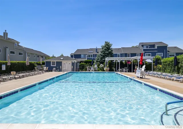 2nd image of 100 Baker Ct, Island Park, NY 11558