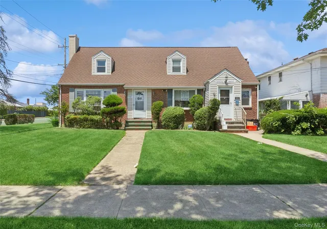 Photo 1 of Single family home for sale at 5 Seaton Gate, Valley Stream, NY 11580 | MLS# 1008979 | Listing updated on 2026-07-07