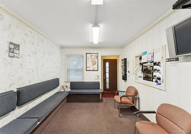 Photo 4 of Single family home for sale at 5 Seaton Gate, Valley Stream, NY 11580 | MLS# 1008979 | Listing updated on 2026-07-07