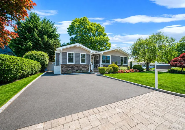 4th image of 2 Pueblo Ct, Islip, NY 11782 | MLS# 1008991