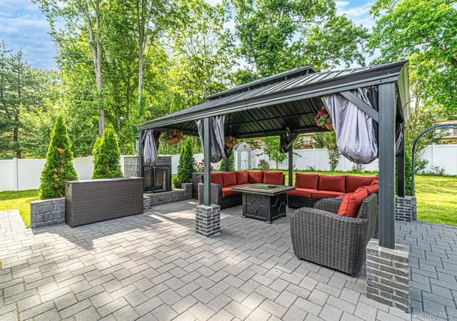 Photo 3 of Single family home for sale at 11 Gallatin Dr, Huntington, NY 11746 | MLS# 1009040 | Listing updated on 2026-09-05