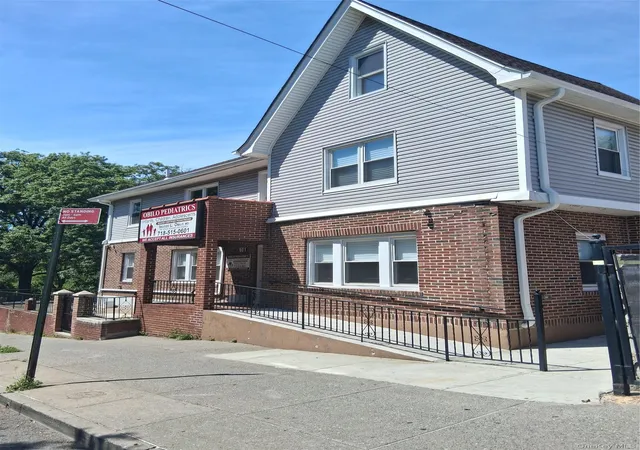 Photo 3 of Single family home for sale at 601 E 226th Street, Bronx, NY 10466 | MLS# 1009065 | Listing updated on 2026-06-05