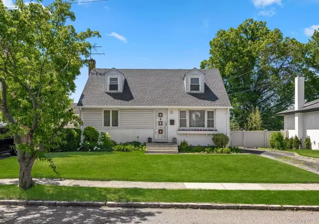 Homes for sale in North Hempstead, NY | 103 Nassau Dr, North Hempstead, NY 11507 | MLS# 1009067