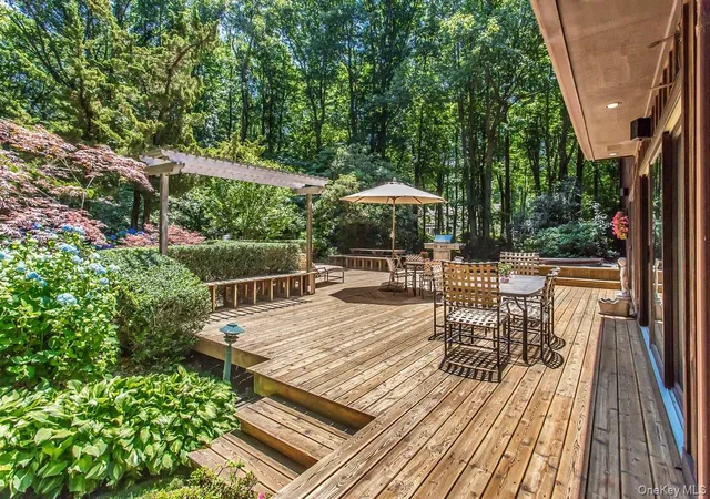 2nd image of 6 Cliffside Dr, Port Jefferson, NY 11777 | MLS# 1009076