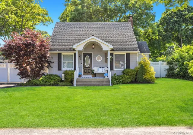 1st image of 4 Pine St, Holtsville, NY 11742 | MLS# 1009081
