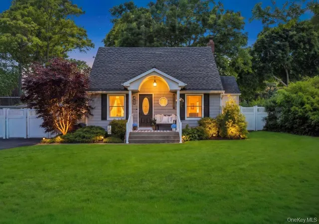 2nd image of 4 Pine St, Holtsville, NY 11742 | MLS# 1009081