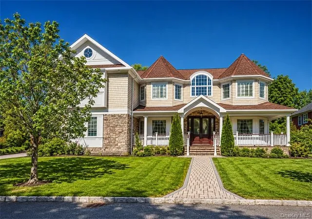 Photo 2 of Mansion for sale at 78 Swan Ct, North Hempstead, NY 11576 | MLS# 1009083 | Listing updated on 2026-09-25