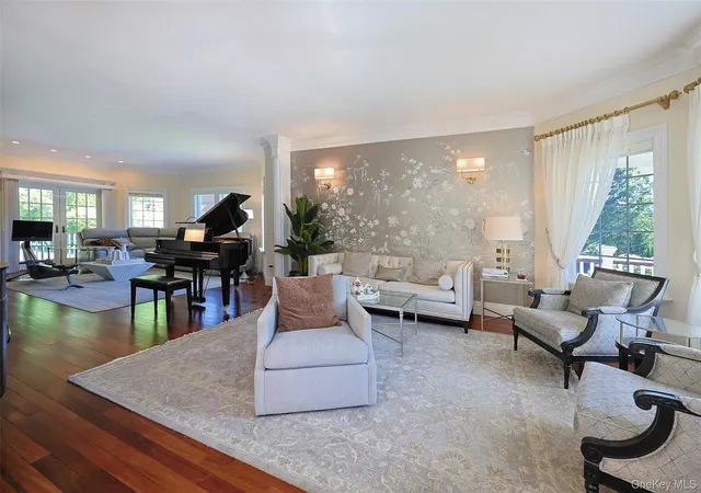 Photo 4 of Single family home for sale at 78 Swan Ct, North Hempstead, NY 11576 | MLS# 1009083 | Listing updated on 2026-09-25