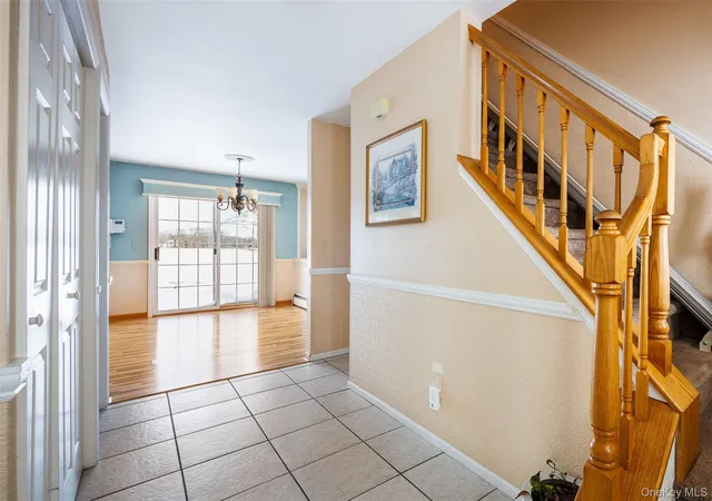 2nd image of 125 Northgate Cir, Riverhead, NY 11933 | MLS# 1009113