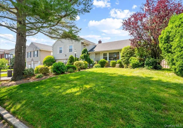 2nd image of 842 Fiske St, Hempstead, NY 11598 | MLS# 1009119