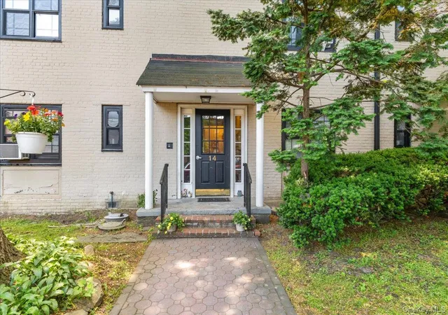 Homes for sale in Eastchester, NY | 14 Manchester Rd #2L, Eastchester, NY 10709 | MLS# 1009148