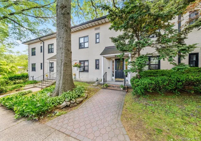 Homes for sale in Eastchester, NY | 14 Manchester Rd #2L, Eastchester, NY 10709 | MLS# 1009148