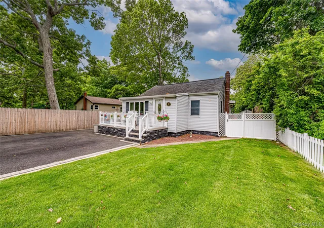 3rd image of 122 Church Dr, Brookhaven, NY 11951 | MLS# 1009152
