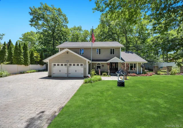 4th image of 14 Russet Ln, Lake Grove, NY 11755 | MLS# 1009166