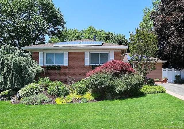2nd image of 32 Randy Ln, Oyster Bay, NY 11803 | MLS# 1009170