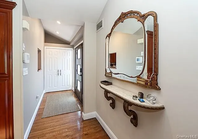3rd image of 32 Randy Ln, Oyster Bay, NY 11803 | MLS# 1009170
