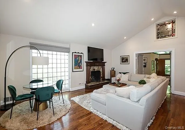 5th image of 32 Randy Ln, Oyster Bay, NY 11803 | MLS# 1009170