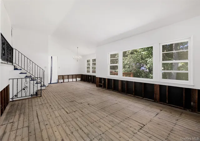 Photo 4 of Sale Pending at 961 Lester Rd, Yorktown Heights, NY 10598 | MLS# 1009189 | Listing updated on 2026-07-17