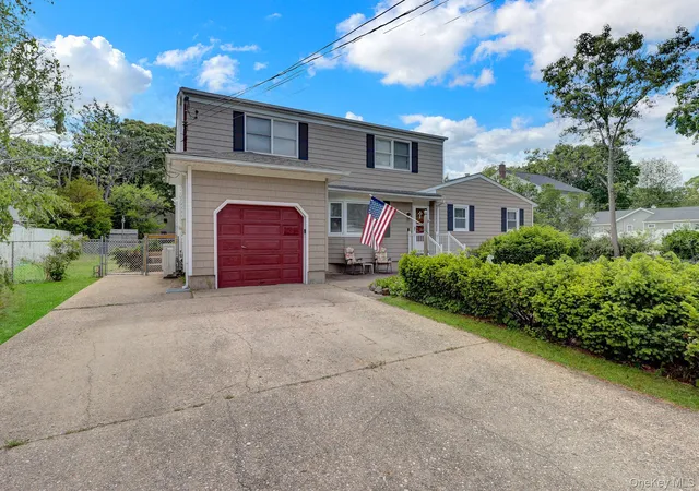 4th image of 115 North Evergreen Dr, Selden, NY 11784 | MLS# 1009200