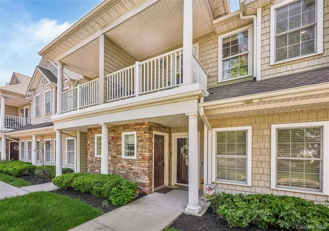 1st image of 32 Della Dr, West Babylon, NY 11704 | MLS# 1009205