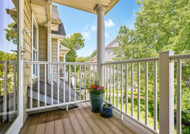 2nd image of 32 Della Dr, West Babylon, NY 11704