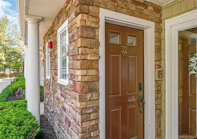 2nd image of 32 Della Dr, West Babylon, NY 11704 | MLS# 1009205