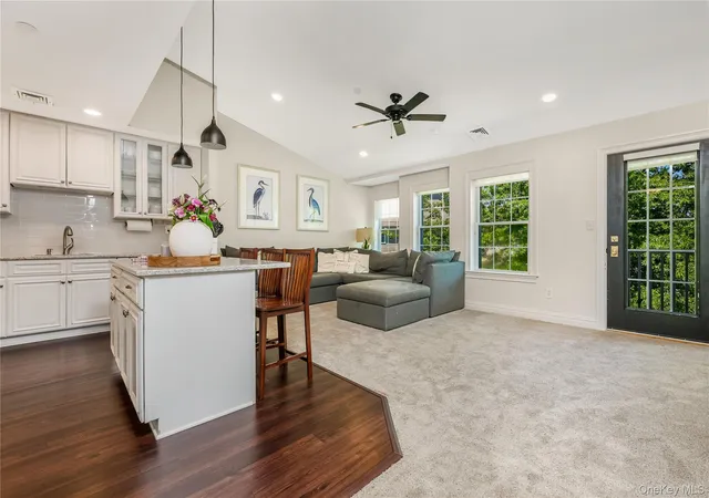 4th image of 32 Della Dr, West Babylon, NY 11704