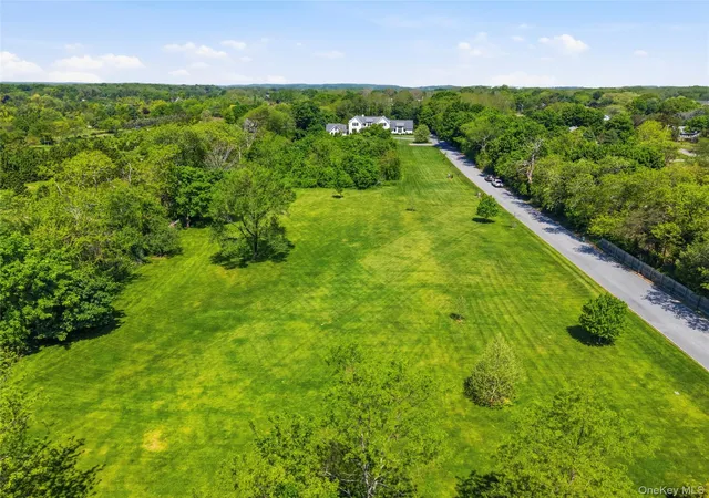 15th image of 704 Hubbard Ave Hubbard Ave, Riverhead, NY 11901 | MLS# 1009212