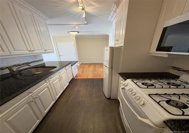 Photo 2 of Sale Pending at 27110 Grand Central Pkwy #1U, Floral Park, NY 11005 | MLS# 1009224 | Listing updated on 2026-07-28