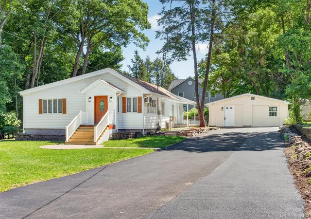 Homes for sale in Clarkstown, NY | 14 Forest Glen Rd, Clarkstown, NY 10989 | MLS# 1009228
